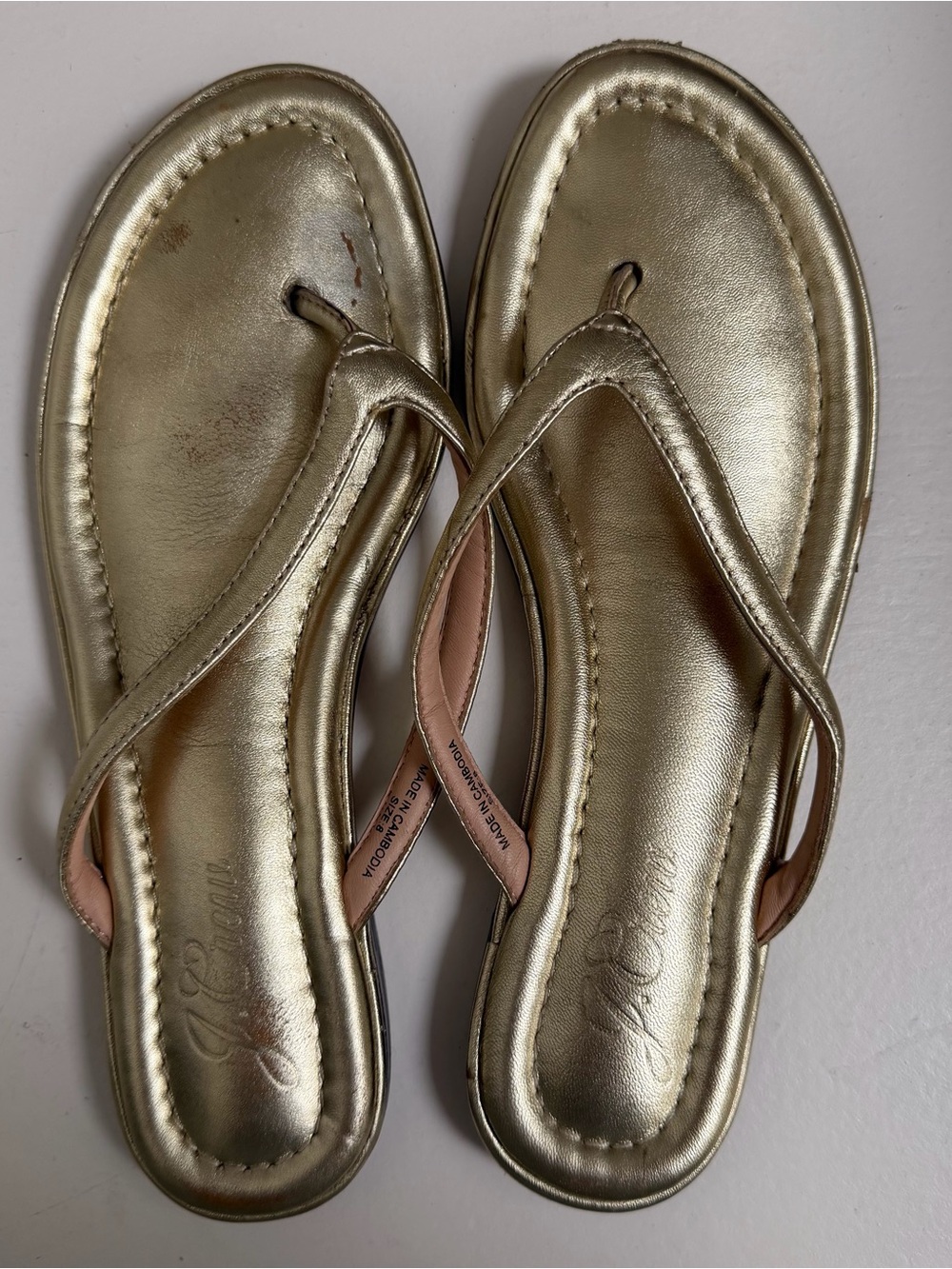 Metallic Gold Women's Thong Sandals - Sleek Summer Flip Flops